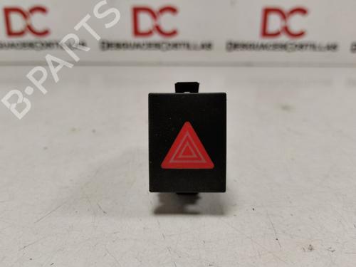 Bouton de warning VW POLO IV (9N_, 9A_) 1.4 16V (75 hp) 32086137