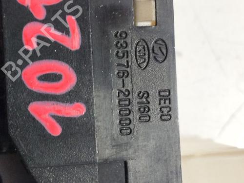 Right rear window switch HYUNDAI ELANTRA III Saloon (XD) 2.0 CRDi | BP18473136I28 