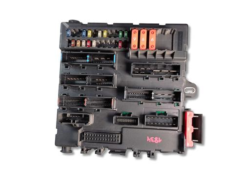 Used Fuse box Fuse box 39076609 39076609