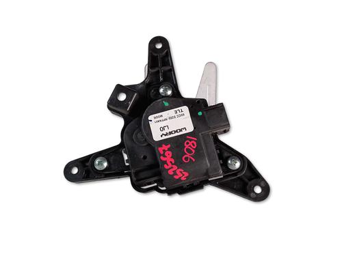 Used Fuel door actuator Fuel door actuator KIA SPORTAGE IV (QL, QLE) 1.7 CRDi (116 hp) 40282496 40282496