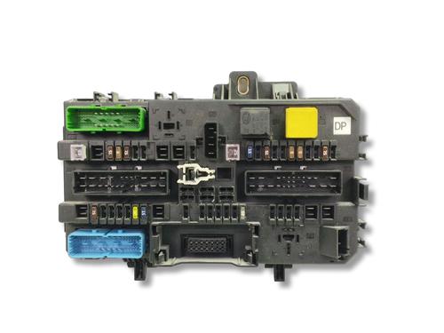 Used Fuse box Fuse box 39076390 39076390