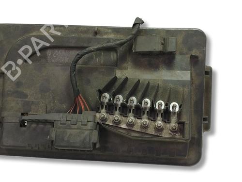 Used Fuse box Fuse box 39196742 39196742