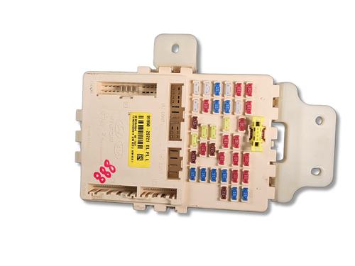 Used Fuse box Fuse box 39076663 39076663