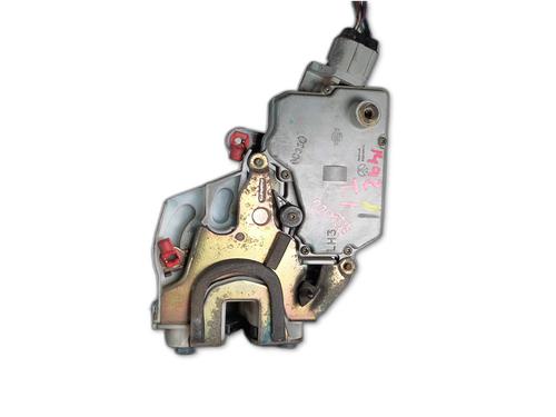 Venstre bagtil lås NISSAN PRIMERA (P11) 1.6 16V (99 hp) 31916568