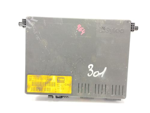 Used Fuse box Fuse box 37020647 37020647