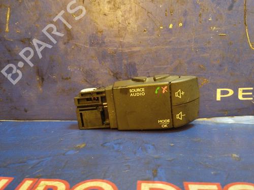 Used Switch RENAULT CLIO IV (BH_) [2012-2021]  17509417