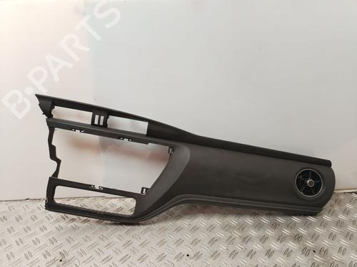Grille d'aération TOYOTA AURIS (_E18_) 1.8 Hybrid (ZWE186_, ZWE186R) (136 hp) 30946674