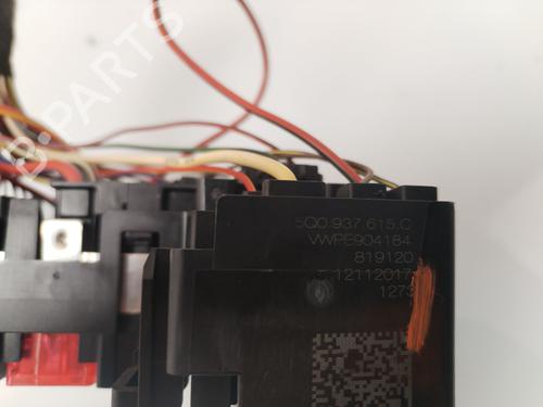 Fuse box VW TOURAN (5T1) | BP31600745E1