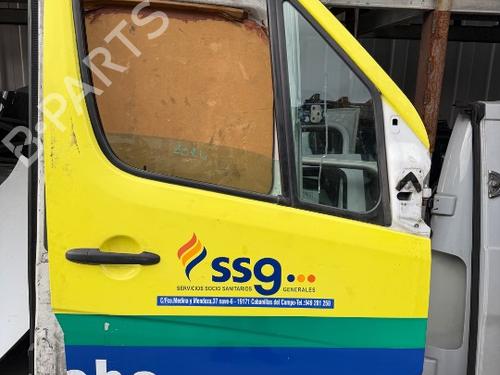 Used Right front door Right front door MERCEDES-BENZ SPRINTER 3-t Van (B906) 210 CDI (906.611, 906.613) (95 hp) 40528562 40528562