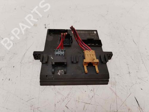 Boîte à Fusibles AUDI A4 B7 Avant (8ED) 2.0 TDI 16V (140 hp) 18294290