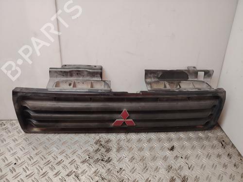 Used Grille MITSUBISHI PAJERO II (V3_W, V2_W, V4_W, V5_W) 2.5 TD 4WD (V24W) (99 hp) 31979323