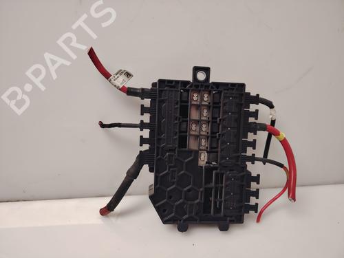 Used Fuse box Fuse box 31958237 31958237