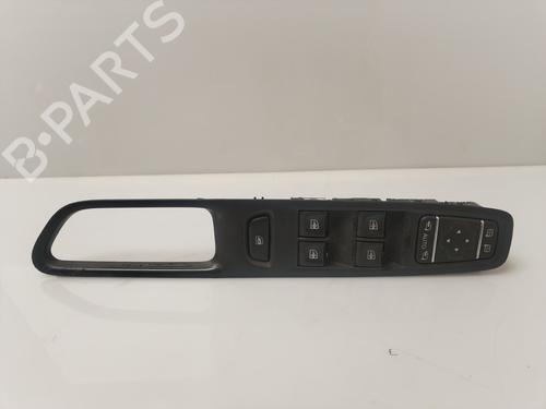 Used Left front window switch RENAULT CLIO IV (BH_) [2012-2021]  30946319