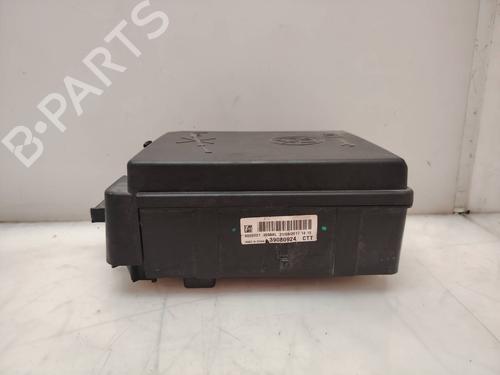 Fuse box OPEL CORSA E (X15) 1.3 CDTI (08, 68) | BP39193159E1 - Image 1