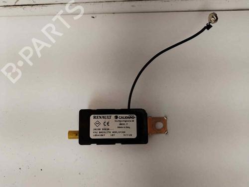 Used Antenna/Base RENAULT CLIO V (B7_) 1.5 Blue dCi 85 (B7AG) (86 hp) 18666010