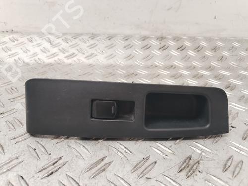 Used Right front window switch NISSAN X-TRAIL II (T31) [2007-2018]  30945097