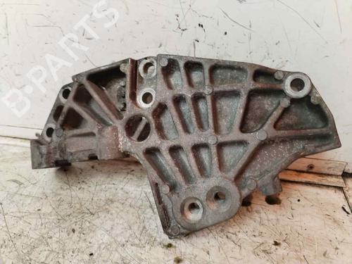 Used Engine mount OPEL VIVARO A Van (X83) [2001-2015]  18107940