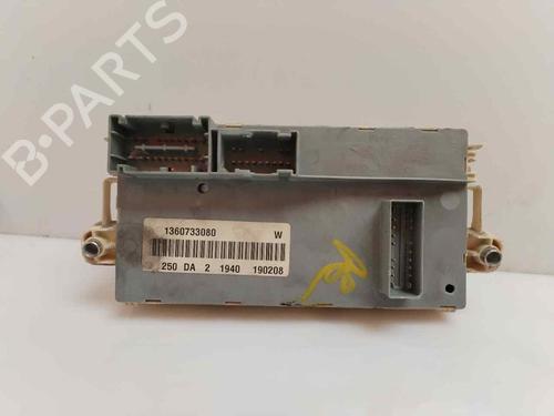 Used Fuse box PEUGEOT BOXER Van 2.2 HDi 120 (120 hp) 19063288