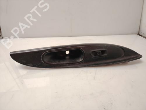 Højre fortil elrude kontakt HYUNDAI H-1 Van (A1) [1997-2008]  32360843