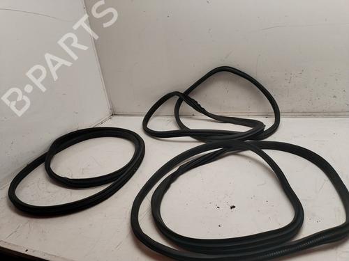 Used Rubber door seal CITROËN BERLINGO MULTISPACE (B9) 1.6 HDi 75 16V (75 hp) 17505124