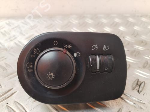 Used Headlight switch SEAT LEON (1P1) [2005-2013]  25710314