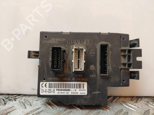 Used Electronic module NISSAN PRIMASTAR Van (X83) 2.0 dCi 90 (90 hp) 32211444