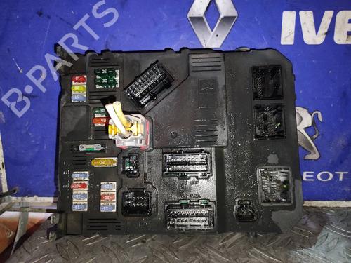 Used Fuse box Fuse box 17499894 17499894
