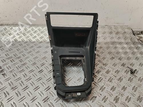 Used Middle console VW POLO VI (AW1, BZ1, AE1) 1.0 (75 hp) 30943638