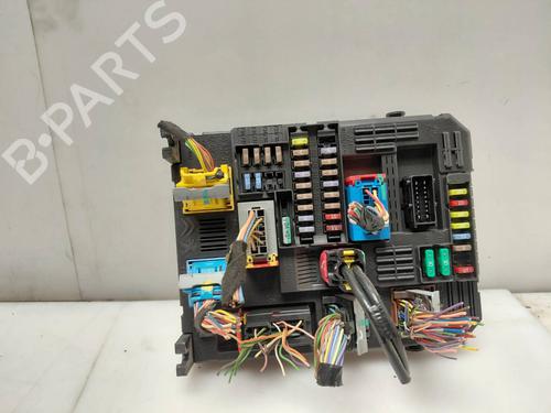 Used Fuse box Fuse box 38914163 38914163