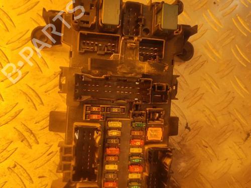 Used Fuse box Fuse box 17499487 17499487