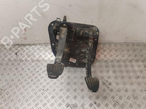 Used Break pedal IVECO DAILY VI Van 33S13, 35S13, 35C13 (126 hp) 30944486
