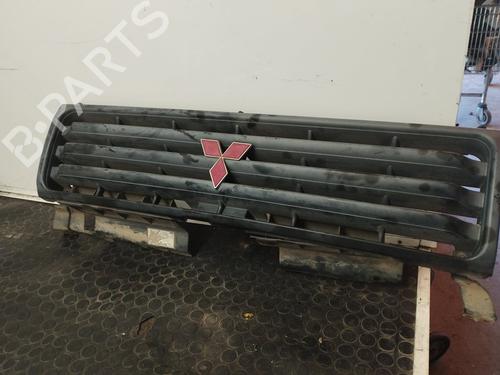 Used Grille MITSUBISHI PAJERO II (V3_W, V2_W, V4_W, V5_W) 2.5 TD 4WD (V24W) (99 hp) 17503657