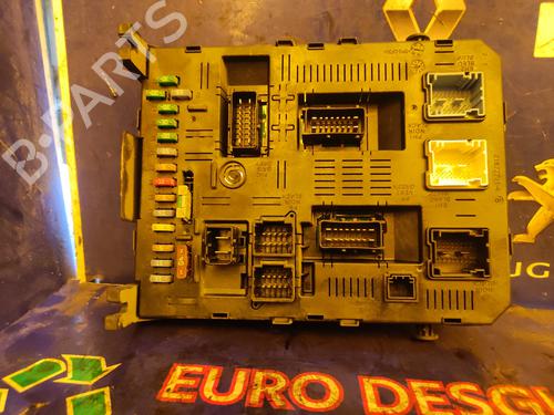 Used Fuse box Fuse box 17509342 17509342