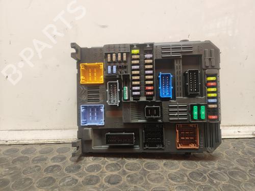 Used Fuse box Fuse box 17501298 17501298