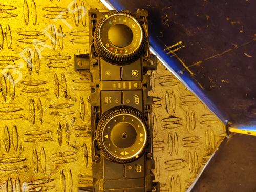 Used Climate control Climate control MERCEDES-BENZ SPRINTER 3,5-t Van (B906) 311 CDI (906.631, 906.633, 906.635, 906.637) (109 hp) 17509221 17509221