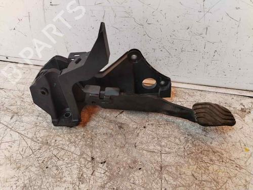 Used Break pedal RENAULT CLIO V (B7_) 1.5 Blue dCi 85 (B7AG) (86 hp) 18665995