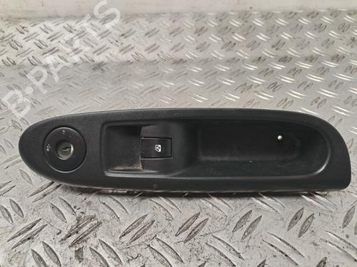 Used Right front window switch RENAULT CLIO II (BB_, CB_) [1998-2016]  30944218