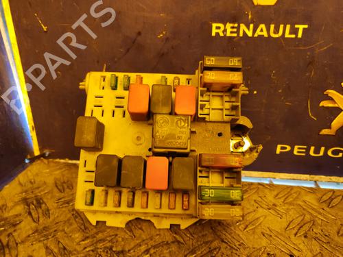 Zekeringkast FIAT STILO (192_) 1.6 16V (192_XB1A) (103 hp) 17509281