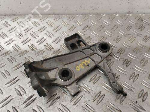 Used Engine mount MERCEDES-BENZ C-CLASS (W204) [2007-2015]  30943417