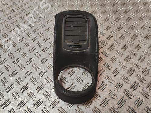 Difusor / Saída de ar NISSAN CABSTAR (F24M, F24W) 28.12 DCI, 32.12 DCI, 34.12 DCI, 35.12 DCI 2.5 (F24M) (122 hp) 30943198