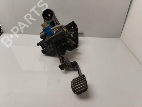 Used Clutch pedal RENAULT TRAFIC III Van (FG_) [2014-2025]  30945814