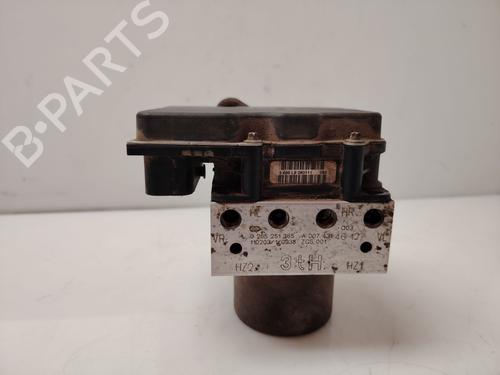 Used ABS pump MERCEDES-BENZ SPRINTER 3-t Bus (B906) [2006-2019]  32526427
