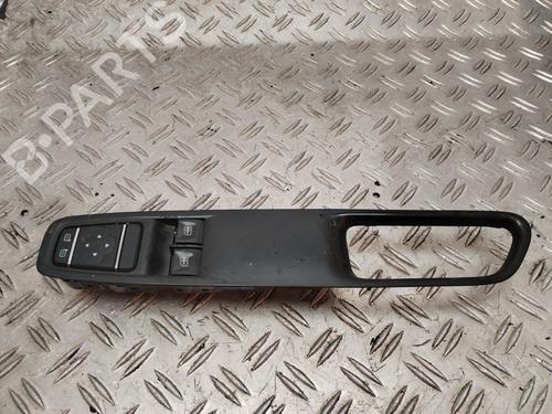 Used Left front window switch RENAULT CLIO IV (BH_) [2012-2021]  30942983