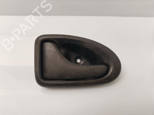 Używane Klamka wewnętrzna drzwi przednich lewych RENAULT MASTER II Van (FD) 2.5 dCi (FD01, FD02, FD21, FD22, FD31, FD32, FD3Y, FD71,... (120 hp) 30945686