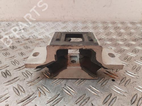 Used Engine mount RENAULT MASTER III Van (FV) 2.3 dCi 100 RWD (FV0B, FV0H, FV0K) (101 hp) 26155747
