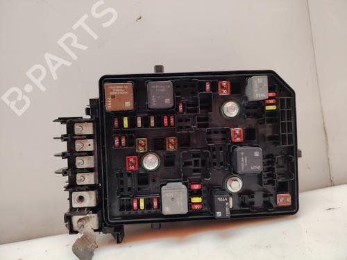 Used Fuse box Fuse box 37496389 37496389