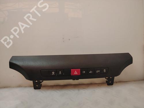 Używane Przełącznik świateł awaryjnych Przełącznik świateł awaryjnych IVECO DAILY VI Platform/Chassis [2014-2026] 35814126 35814126