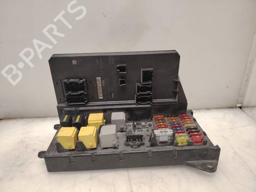 Used Fuse box Fuse box 39193185 39193185