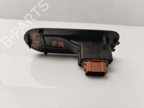 Right front window switch RENAULT MASTER II Van (FD) 2.5 dCi (FD01, FD02, FD21, FD22, FD31, FD32, FD3Y, FD71,... | BP30945696I26