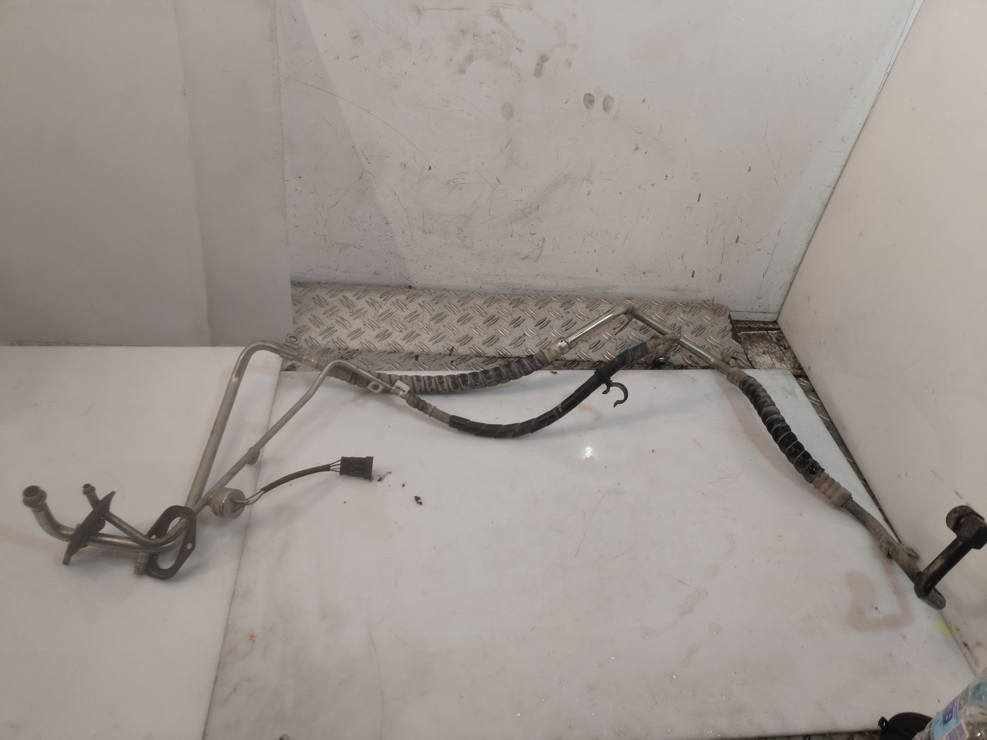 Used AC pipe IVECO DAILY VI Platform/Chassis 32206431 | B-Parts